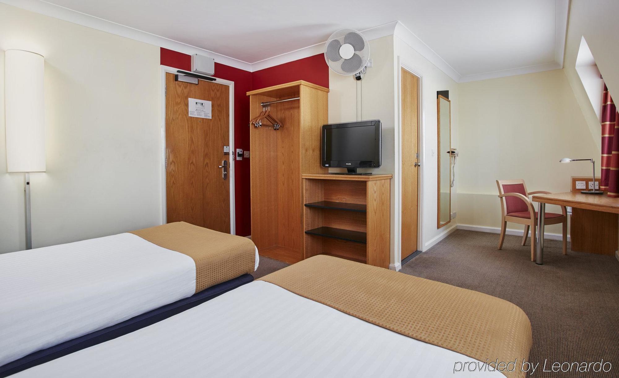 Express Victoria By Ihg Hotel 3*