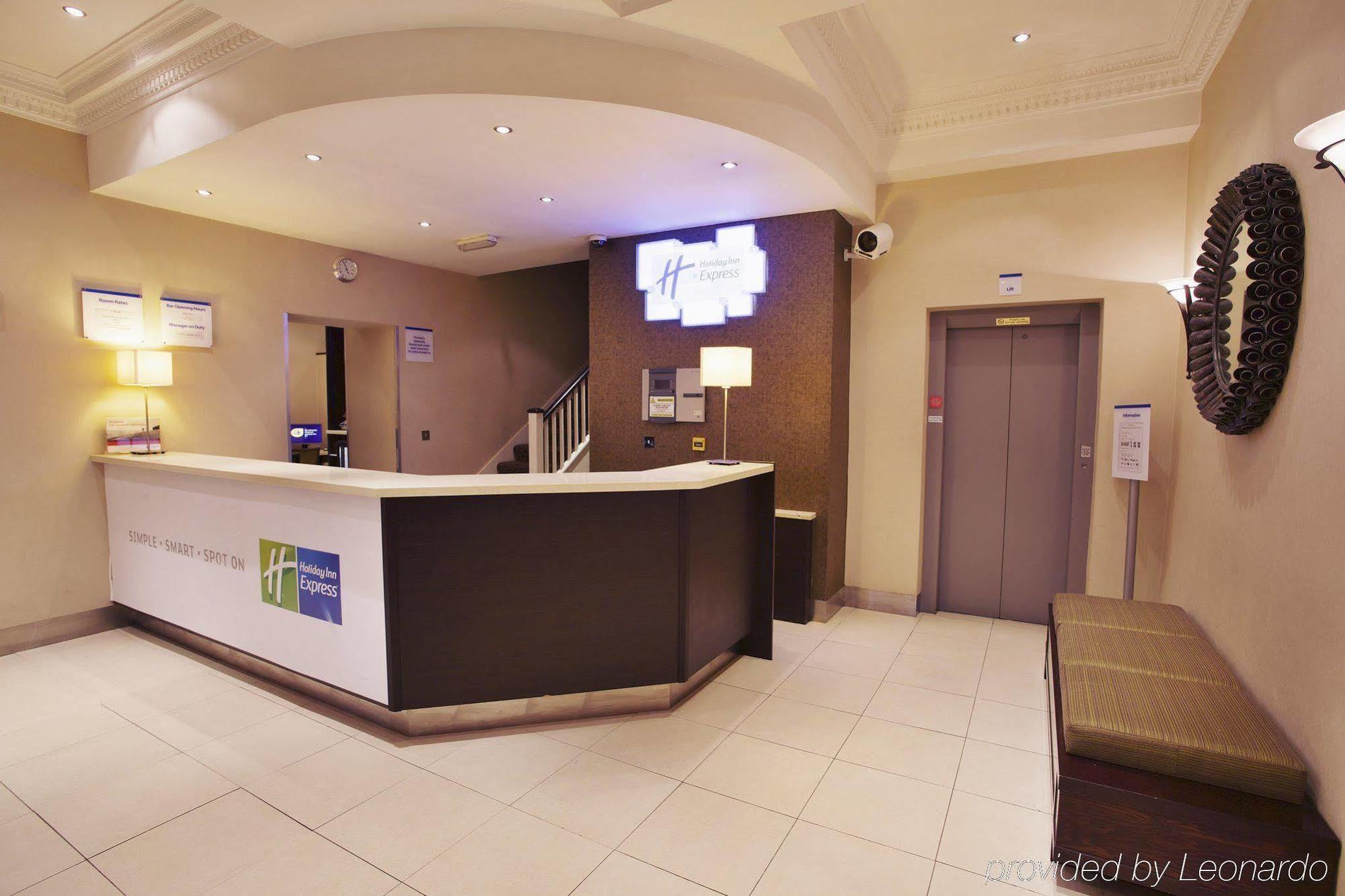 Express Victoria By Ihg Hotel